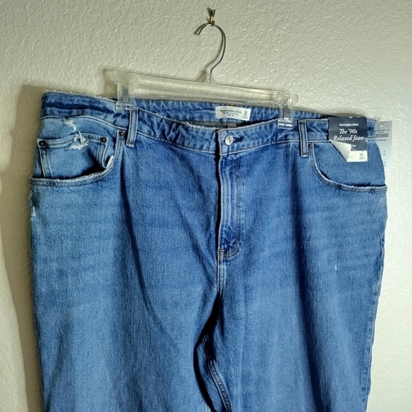 NWT Abercrombie & Fitch Curve Love High Rise 90s Relaxed Jean sz 22 - Picture 3 of 9